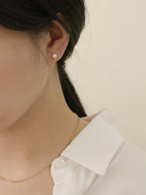 Load image into Gallery viewer, [mattoi] Milky Earrings
