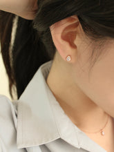 Load image into Gallery viewer, [mattoi] Pluie Rainbow Moonstone Earrings
