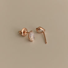 Load image into Gallery viewer, [mattoi] Pluie Rainbow Moonstone Earrings
