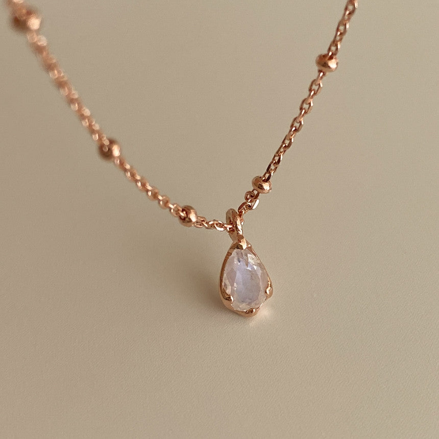 [mattoi] Pluie Rainbow Moonstone Necklace