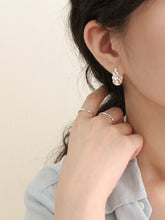 Load image into Gallery viewer, [mattoi] Croissant Earrings
