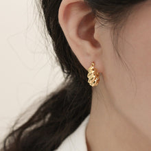 Load image into Gallery viewer, [mattoi] Croissant Earrings
