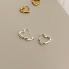 Load image into Gallery viewer, [mattoi] Cute Heart Hoop Earrings
