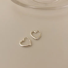 Load image into Gallery viewer, [mattoi] Cute Heart Hoop Earrings
