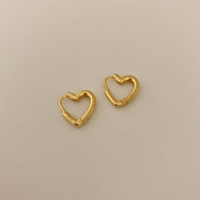 Load image into Gallery viewer, [mattoi] Cute Heart Hoop Earrings
