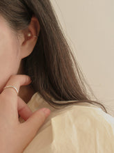 Load image into Gallery viewer, [mattoi] Pearl Ring Earcuff
