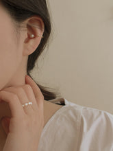 Load image into Gallery viewer, [mattoi] Pearl Ring Earcuff
