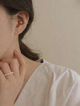 Load image into Gallery viewer, [mattoi] Pearl Ring Earcuff
