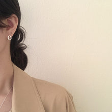 Load image into Gallery viewer, [mattoi] Oval Doughnut Earrings
