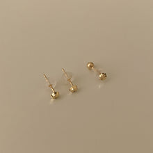 Load image into Gallery viewer, [mattoi] 14K Gold Cutting Ball Piercing Earrings
