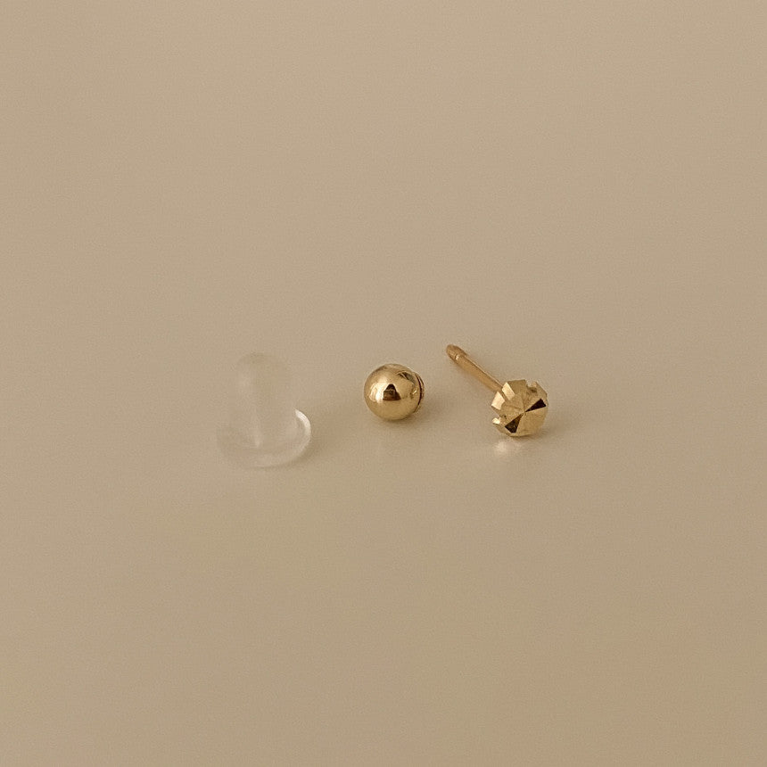 [mattoi] 14K Gold Cutting Ball Piercing Earrings