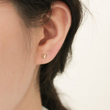 Load image into Gallery viewer, [mattoi] 14K Gold Butterfly Piercing Earrings
