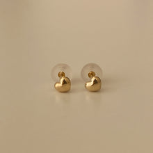 Load image into Gallery viewer, [mattoi] 14K Gold Heart Piercing Earrings
